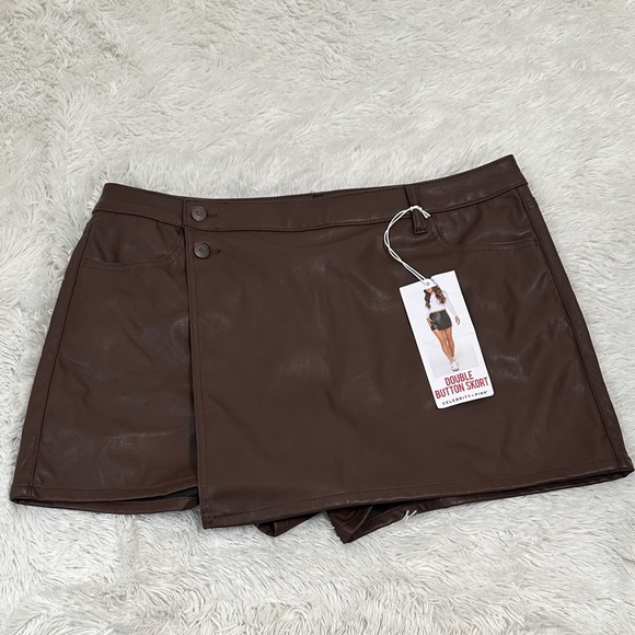 Celebrity Pink Pants - ☎️ NWT Celebrity Pink Faux Leather Skort